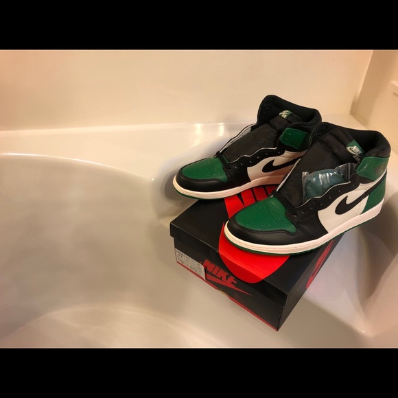 Jordan 1’s size 11 and a half - Picture 2 of 2